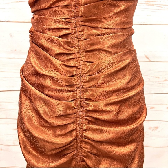 ASTR Cinched Open Back Satin Copper Rust Floral Rose Animal Ruffle Dress - Picture 6 of 13